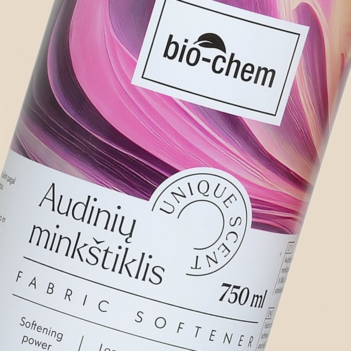 Audinių minkštiklis UNIQUE SCENT 750 ml.