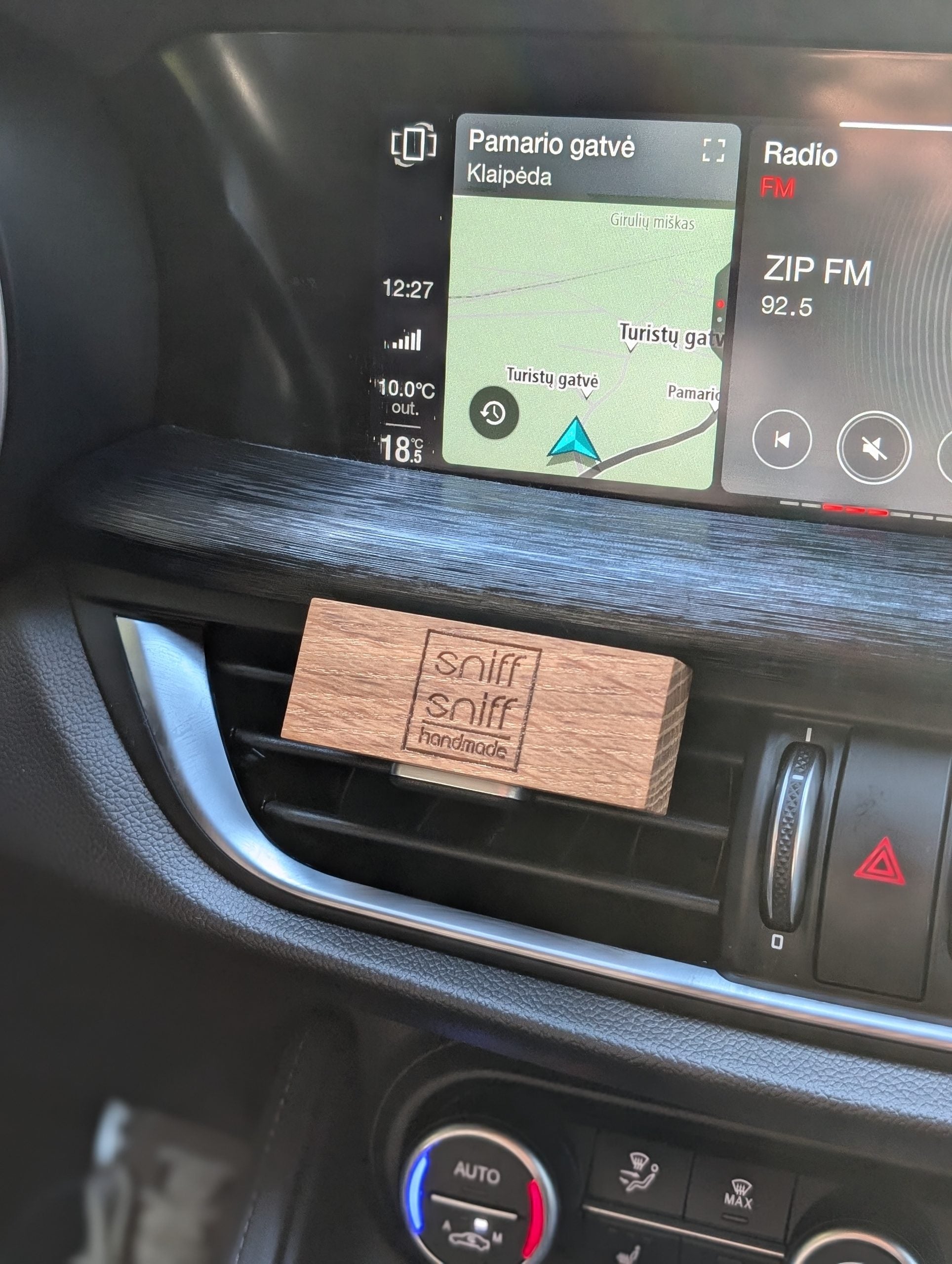 Ąžuolinis automobilio kvapas į groteles – In Vino Veritas 5 ml.