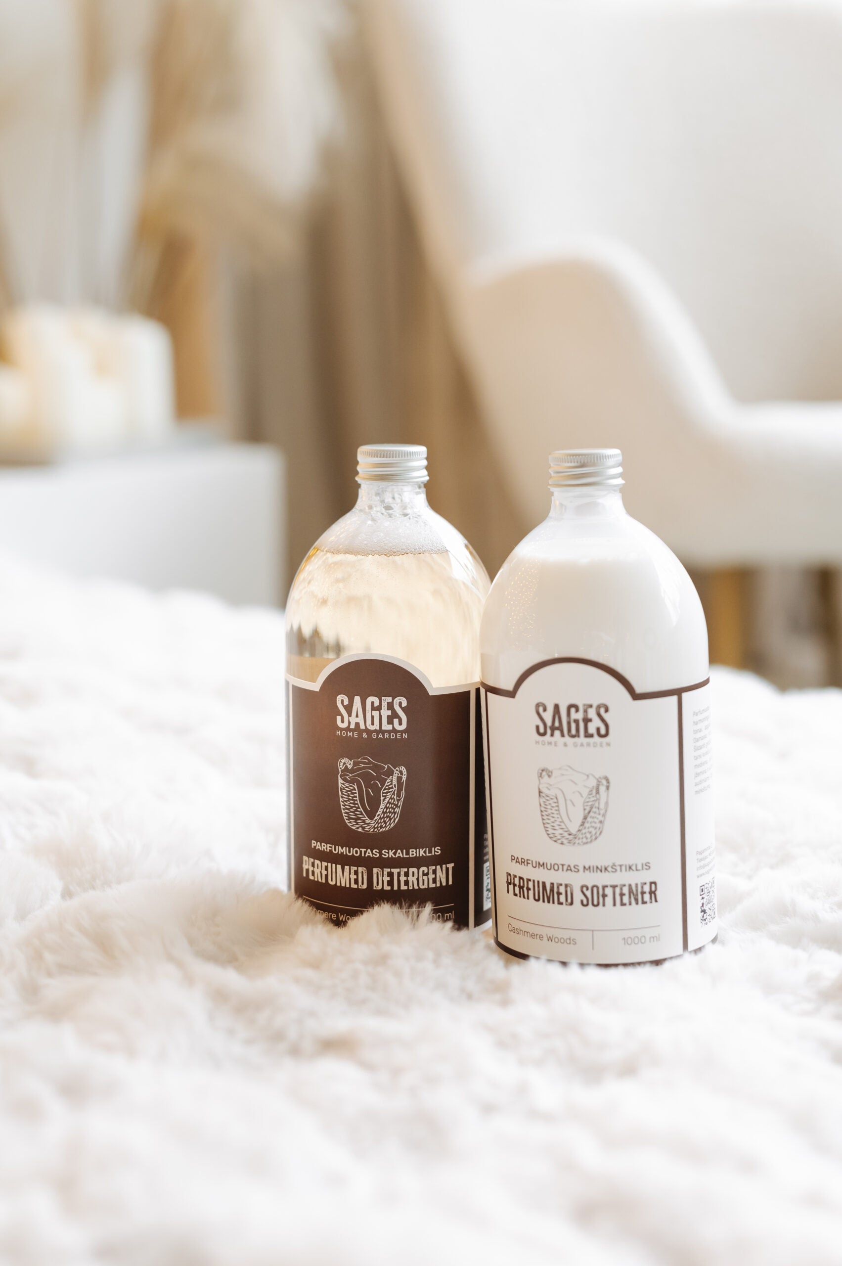 Skalbinių minkštiklis Cashmere Woods 1 L.