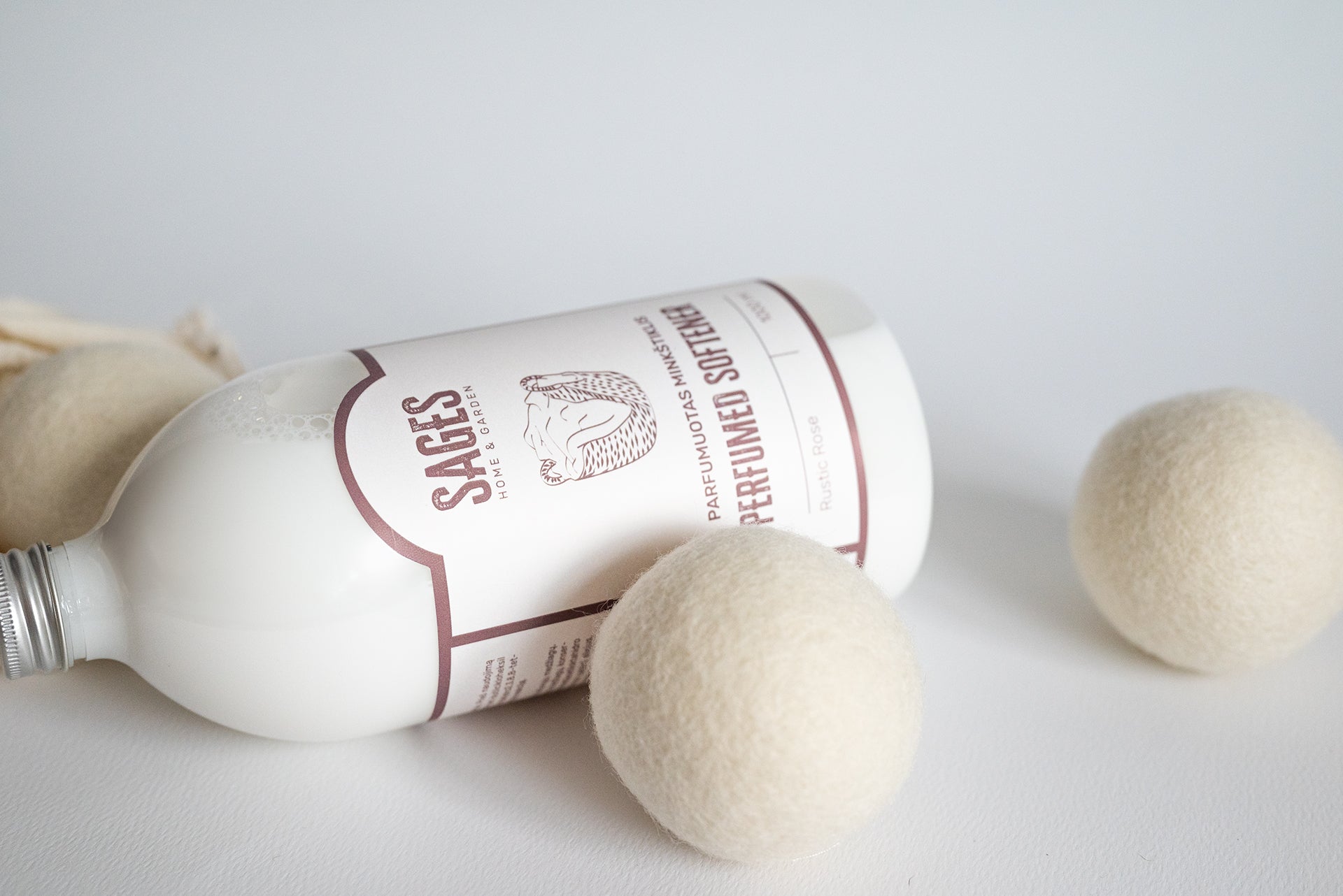 Skalbinių minkštiklis Rustic Rose 1L.