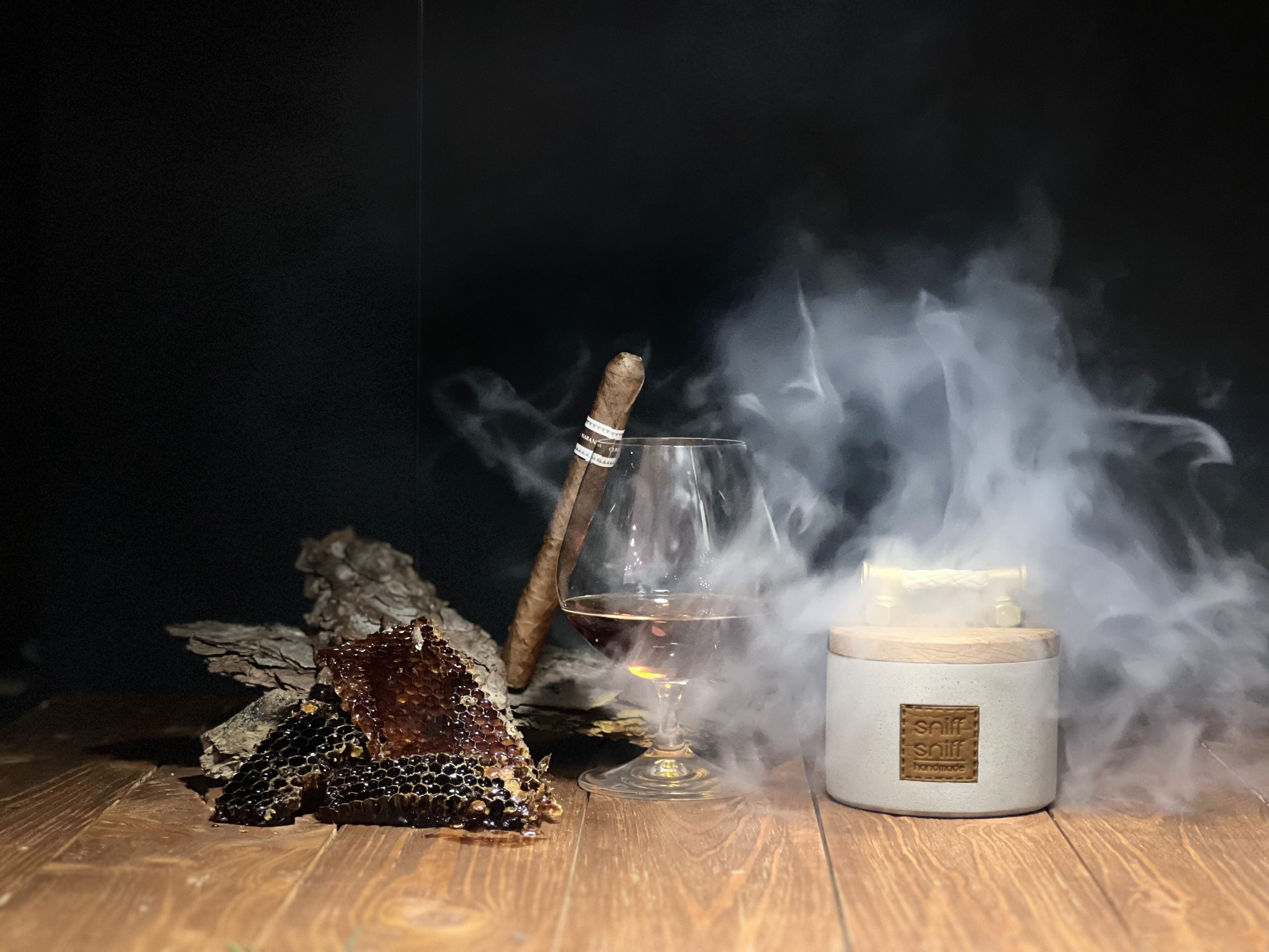 Sniff Sniff Aromatinė Žvakė Tabako Medus